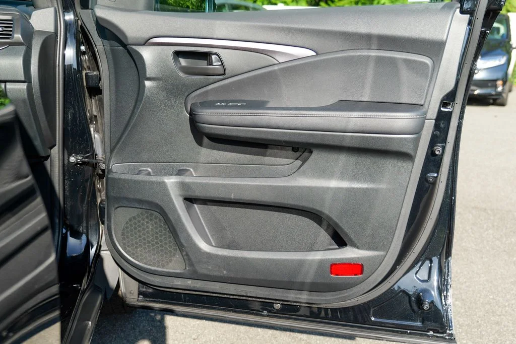 Used 2023 Black Honda EX-L image 33