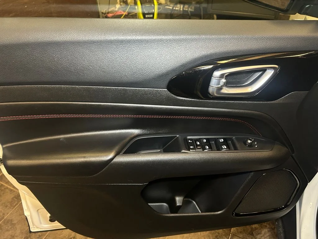Used 2025 Bright White Jeep Trailhawk image 20