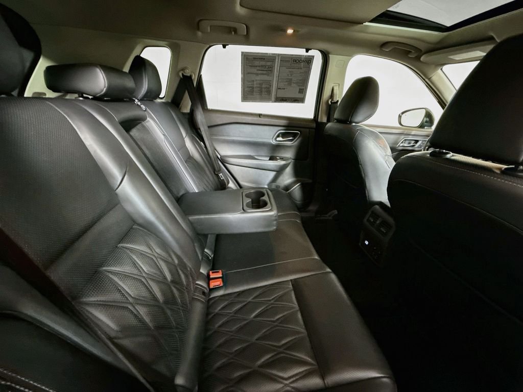 Used 2021 Super Black Nissan Platinum image 29