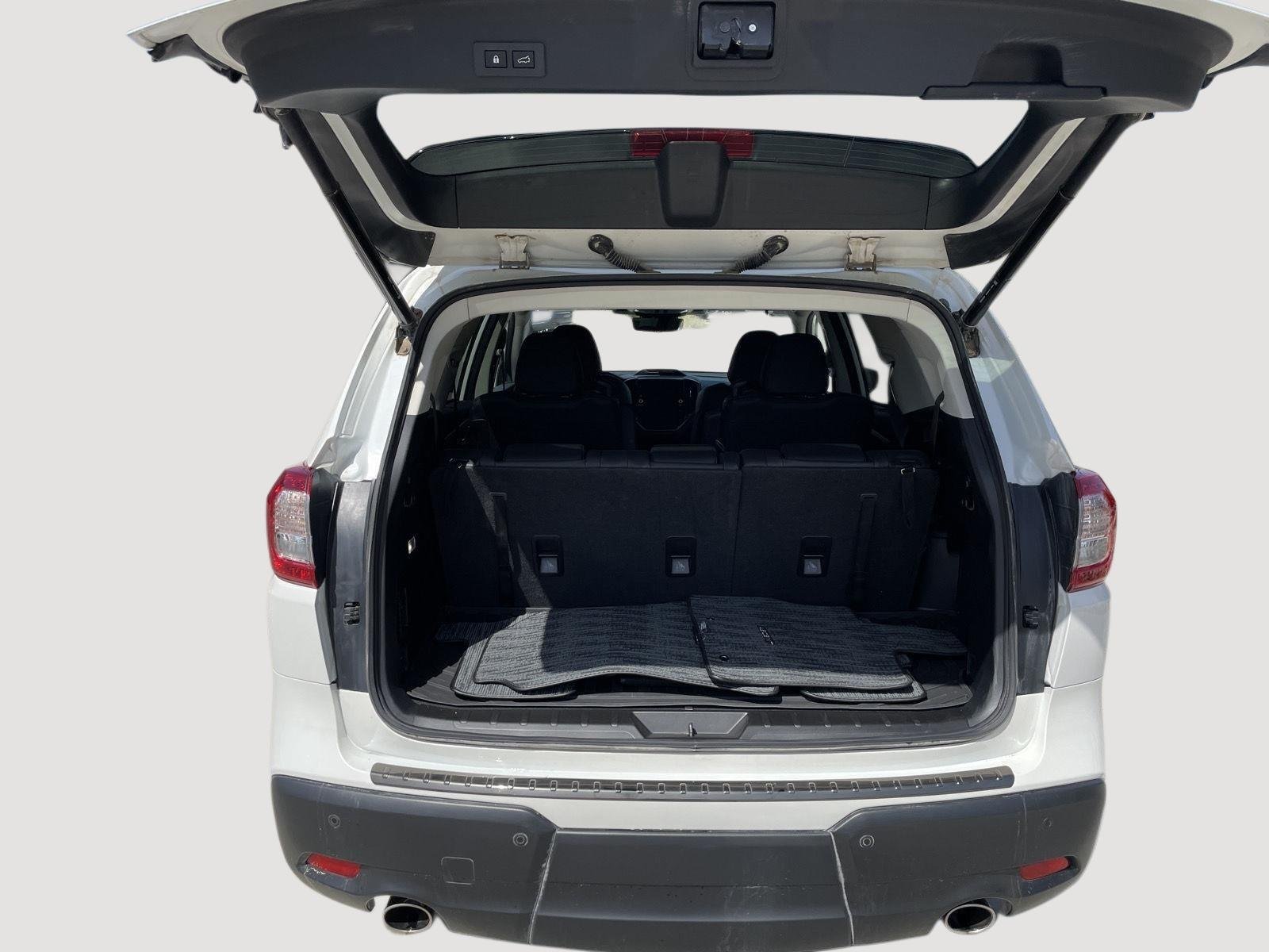 Used 2026 Crystal White Pearl Subaru Onyx Edition Touring image 8