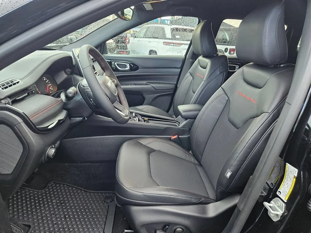 2026 Jeep Compass Trailhawk - Photo 14