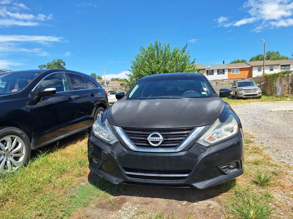 Used 2018 Super Black Nissan 2.5 SL image 2