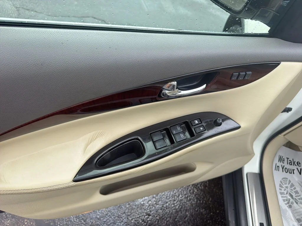 Used 2014 White INFINITI Journey image 22