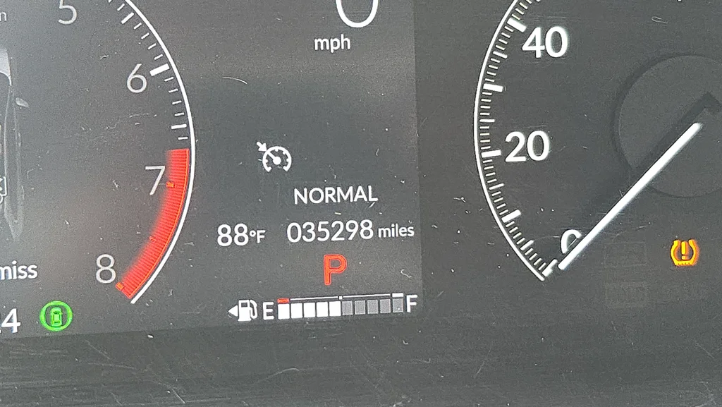 Used 2024 Gray Honda LX image 9