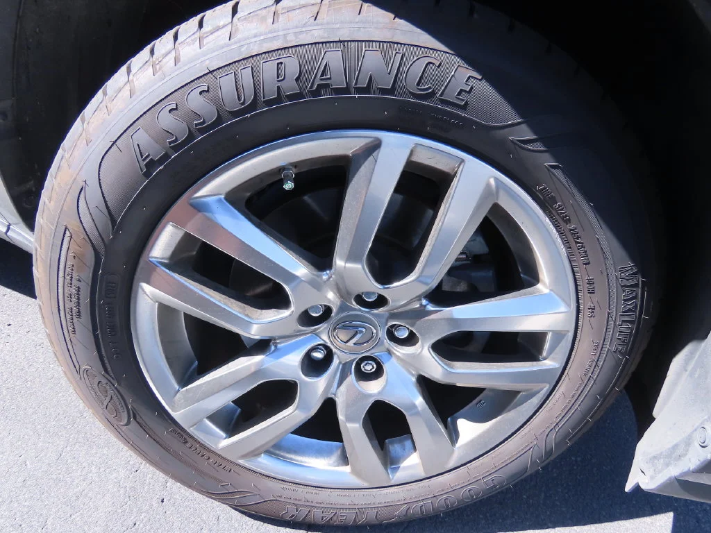 Used 2015 Gray Lexus 300h image 18