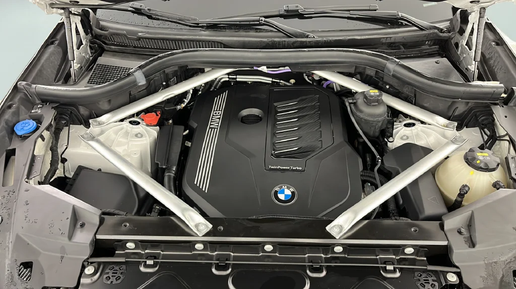 Used 2021 White BMW xDrive40i image 38