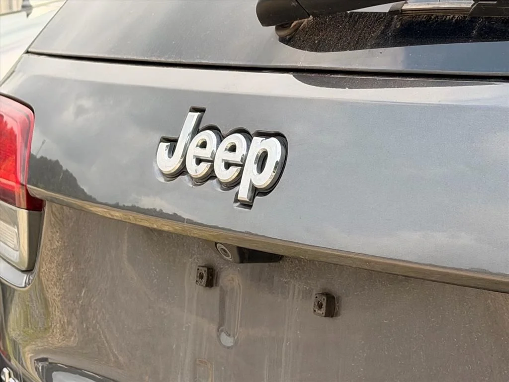 Used 2020 Gray Jeep Limited image 12