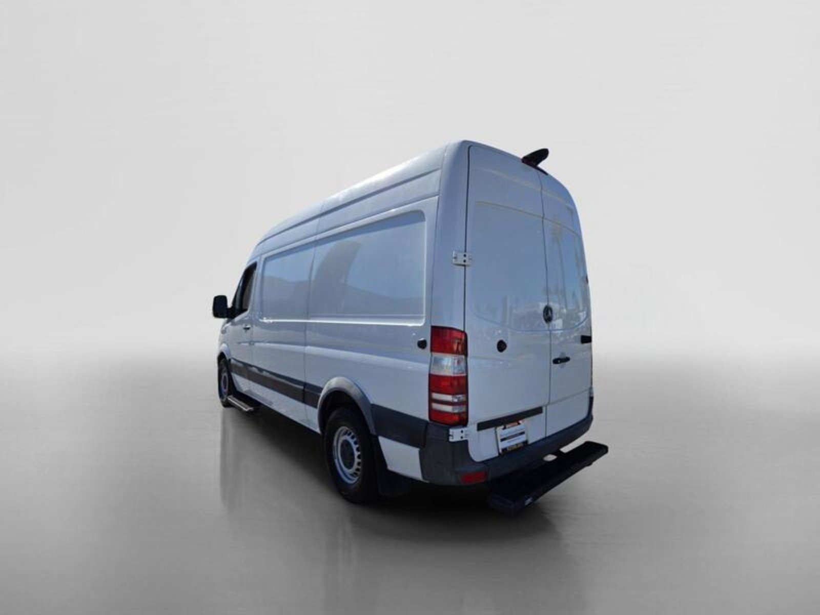 Used 2017 Arctic White Mercedes-Benz Worker image 3