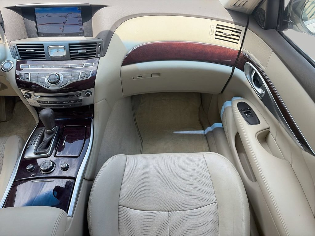 Used 2019 White INFINITI 3.7 image 12