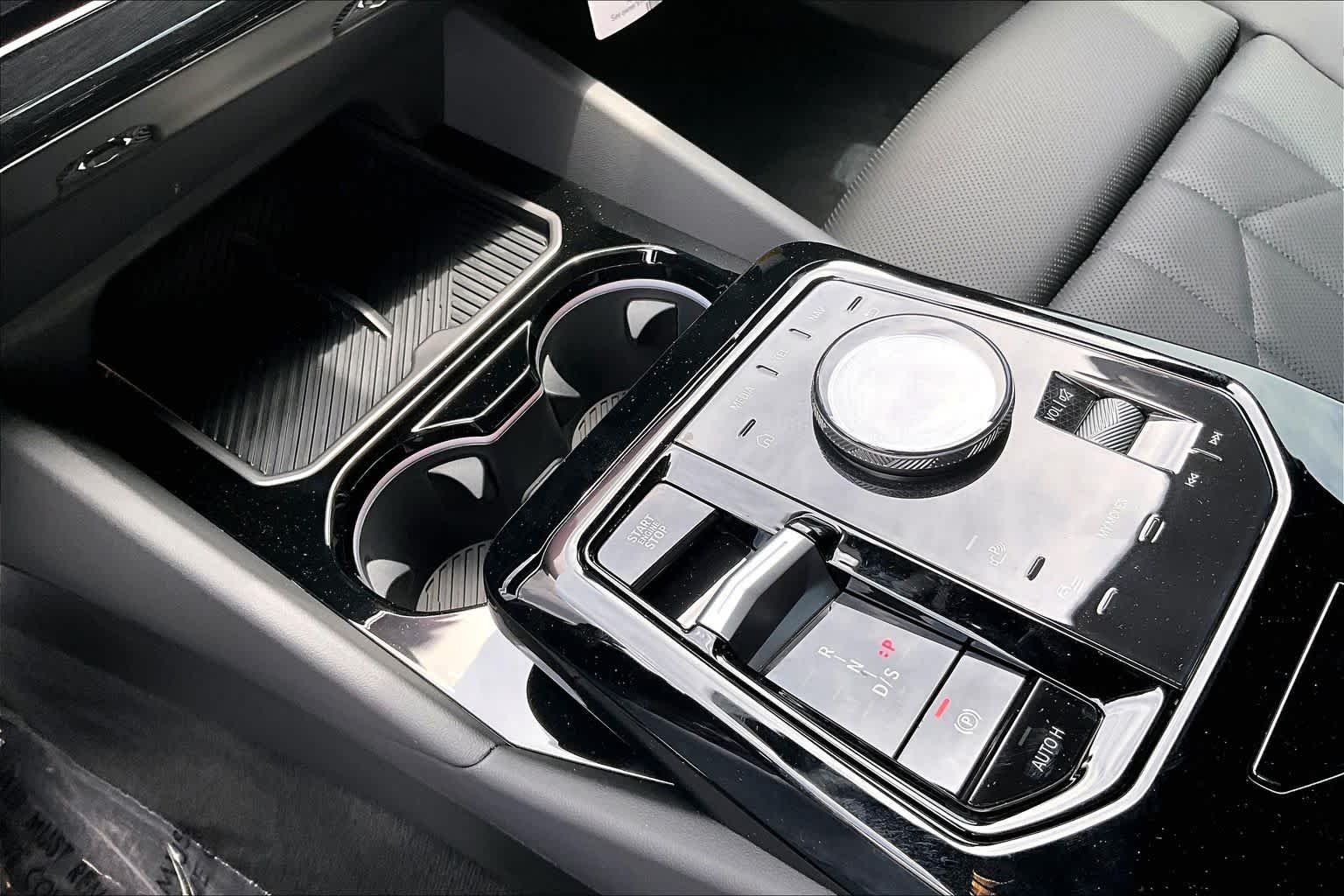 New 2026 Alpine White BMW 530i xDrive image 7