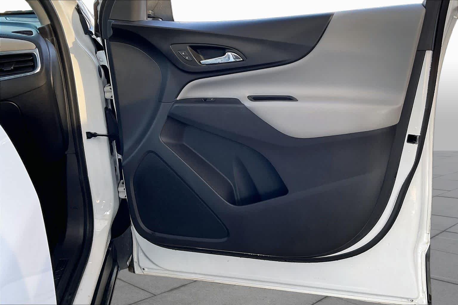 Used 2018 SUMMIT WHITE Chevrolet LS image 22