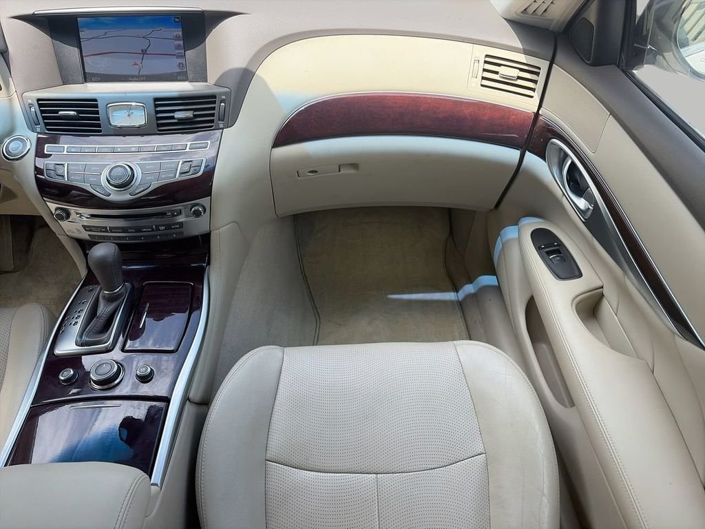 Used 2019 White INFINITI 3.7 image 12