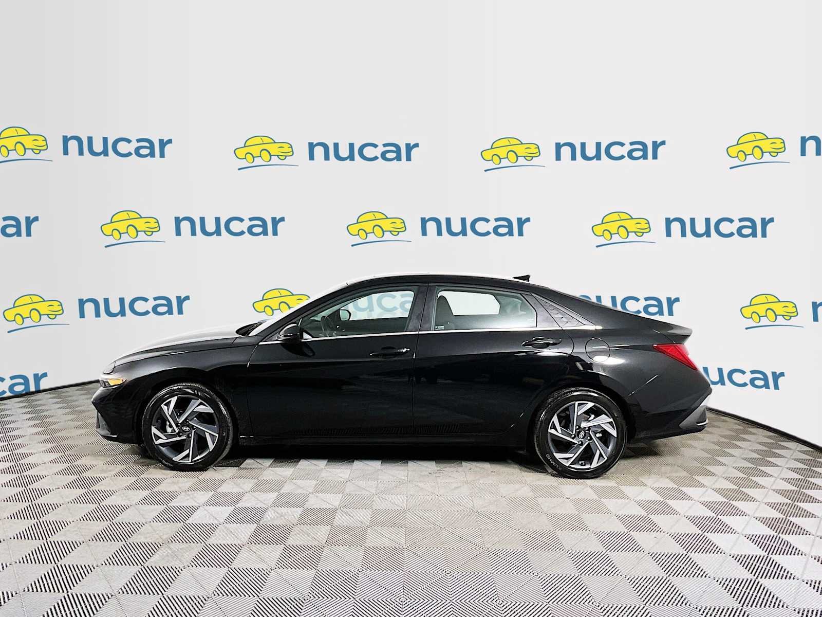 Used 2025 Abyss Black Hyundai SEL Convenience image 4