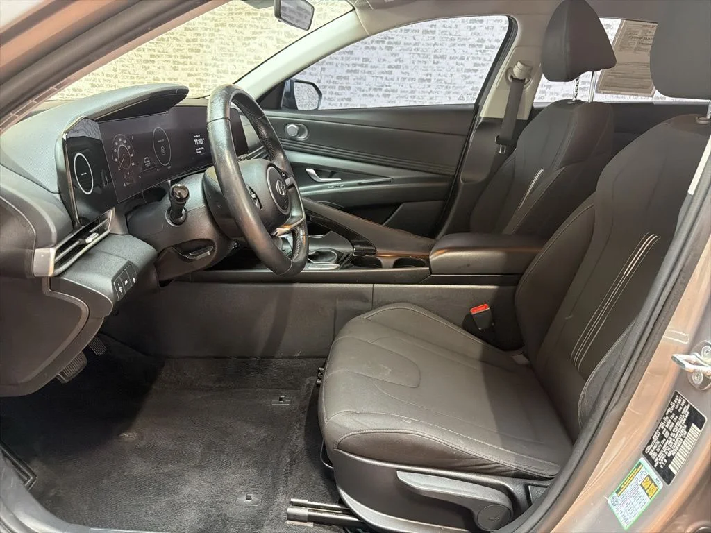 Used 2023 Fluid Metal Hyundai SEL image 24