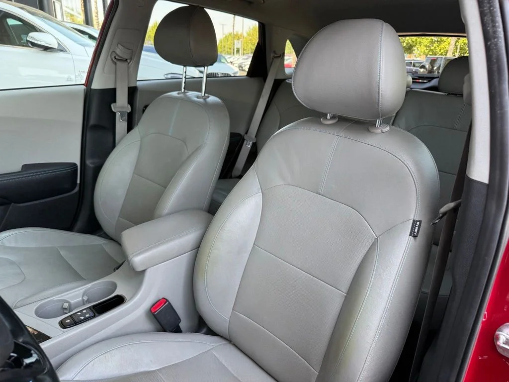 Used 2018 Red Kia Touring image 11