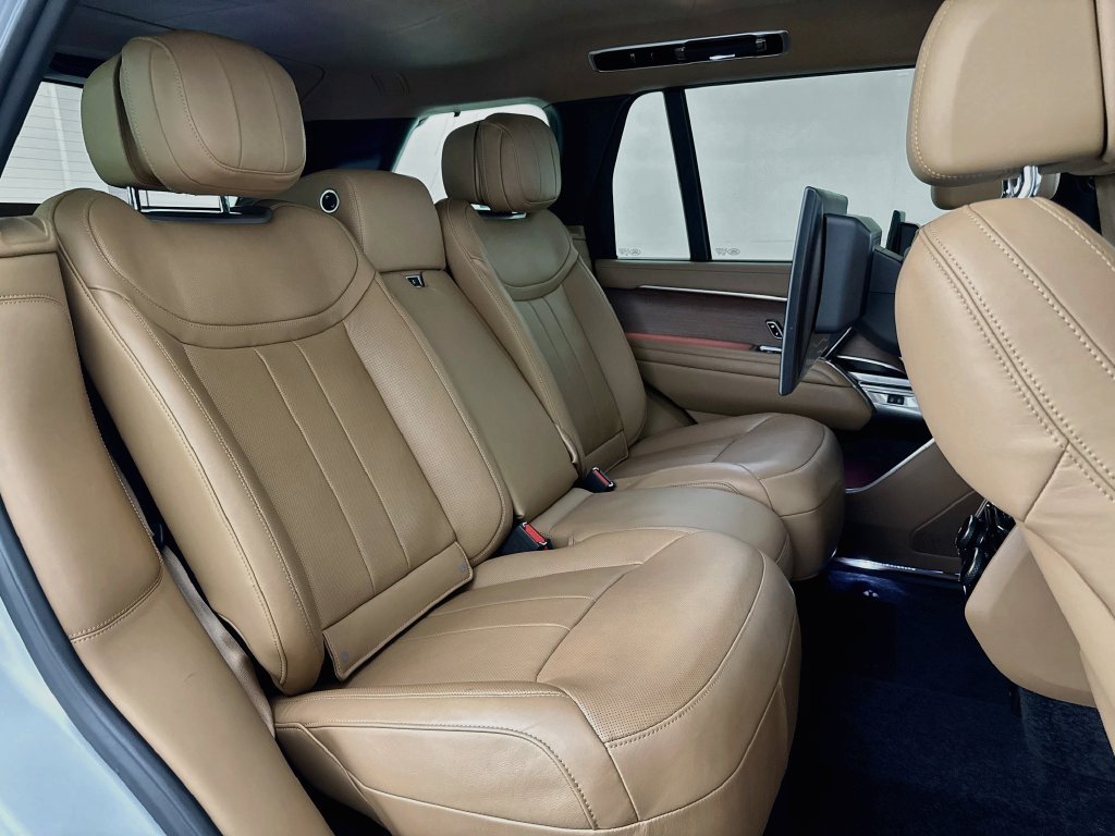 Certified Used 2023 Silver Land Rover Autobiography image 28