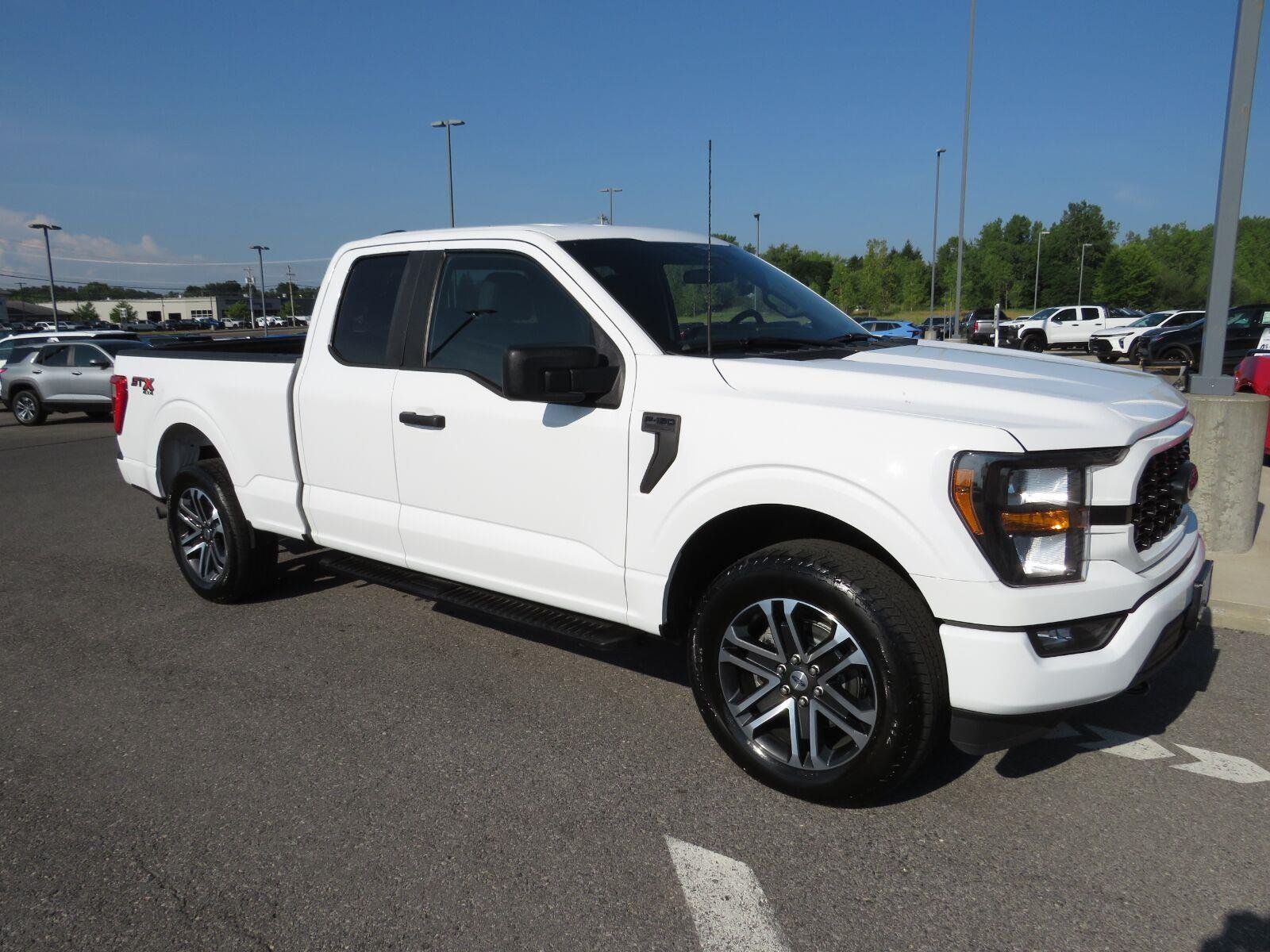 Used 2023  Ford  image 5