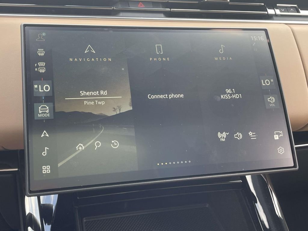 New 2026 Santorini Black Land Rover Dynamic SE image 22