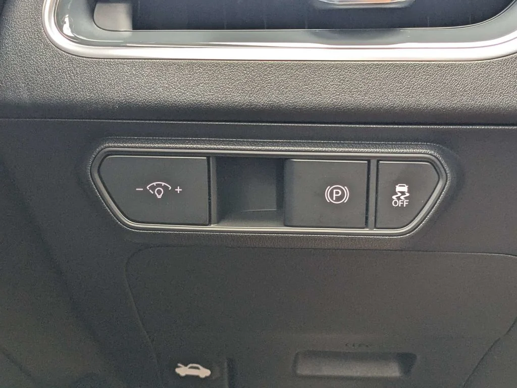 Used 2025  Kia EX image 20