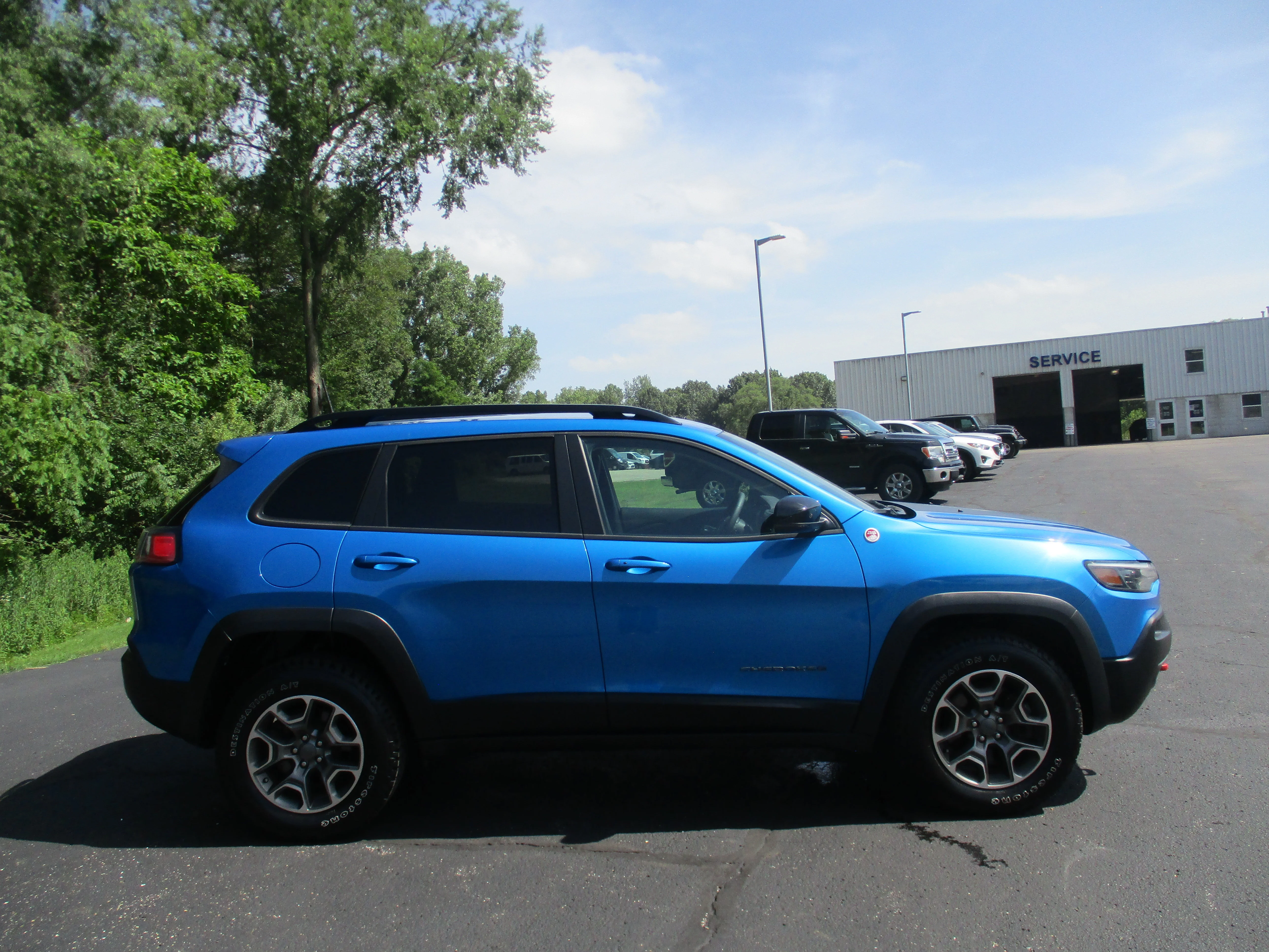 Used 2022 Hydro Blue Pearlcoat Jeep Trailhawk image 54