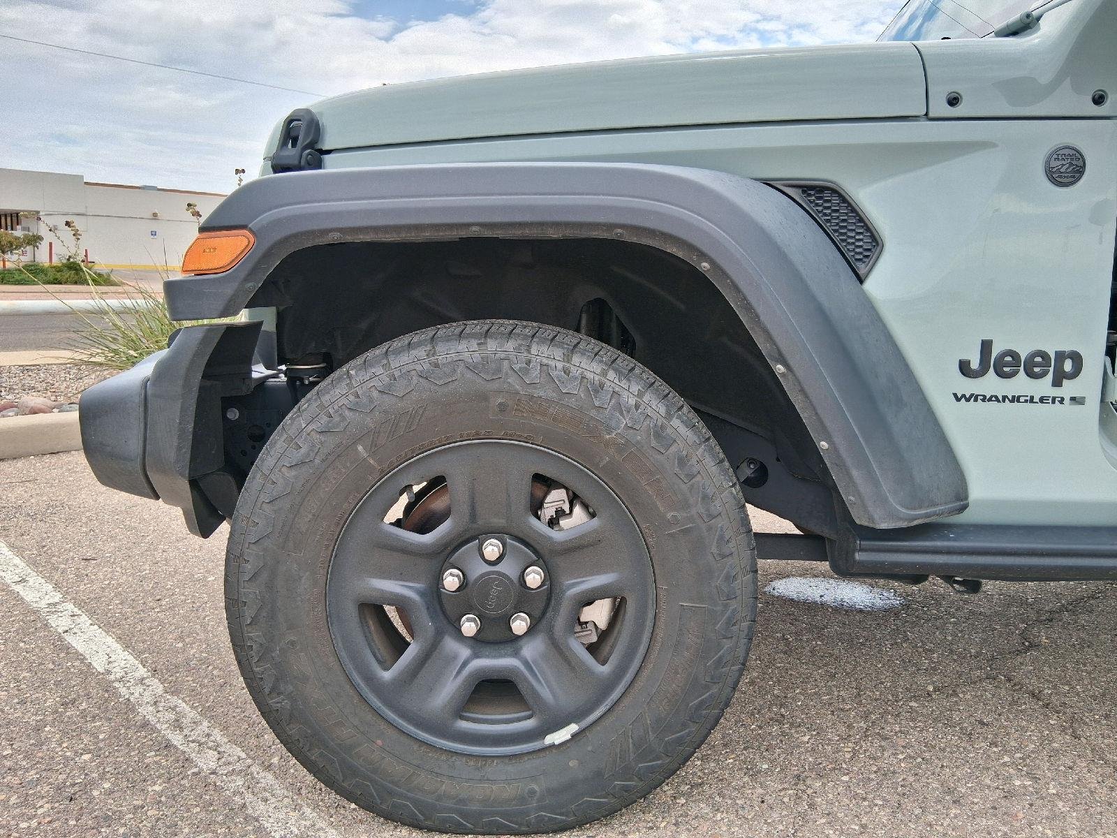 Used 2024 Earl Clearcoat Jeep Sport image 32