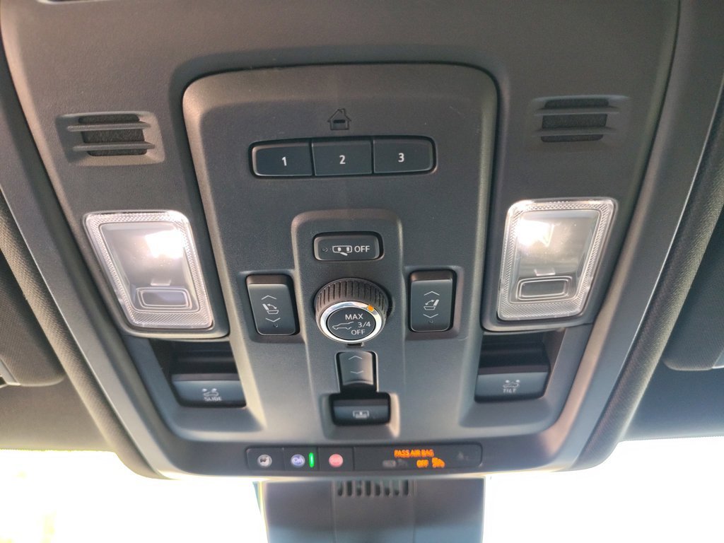 Used 2024 Onyx Black GMC Denali image 34