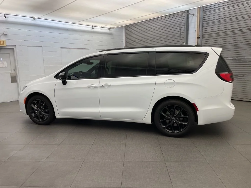 New 2026 White Chrysler Limited image 8