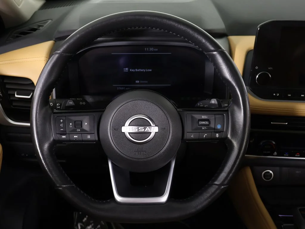 Used 2023  Nissan Platinum image 40