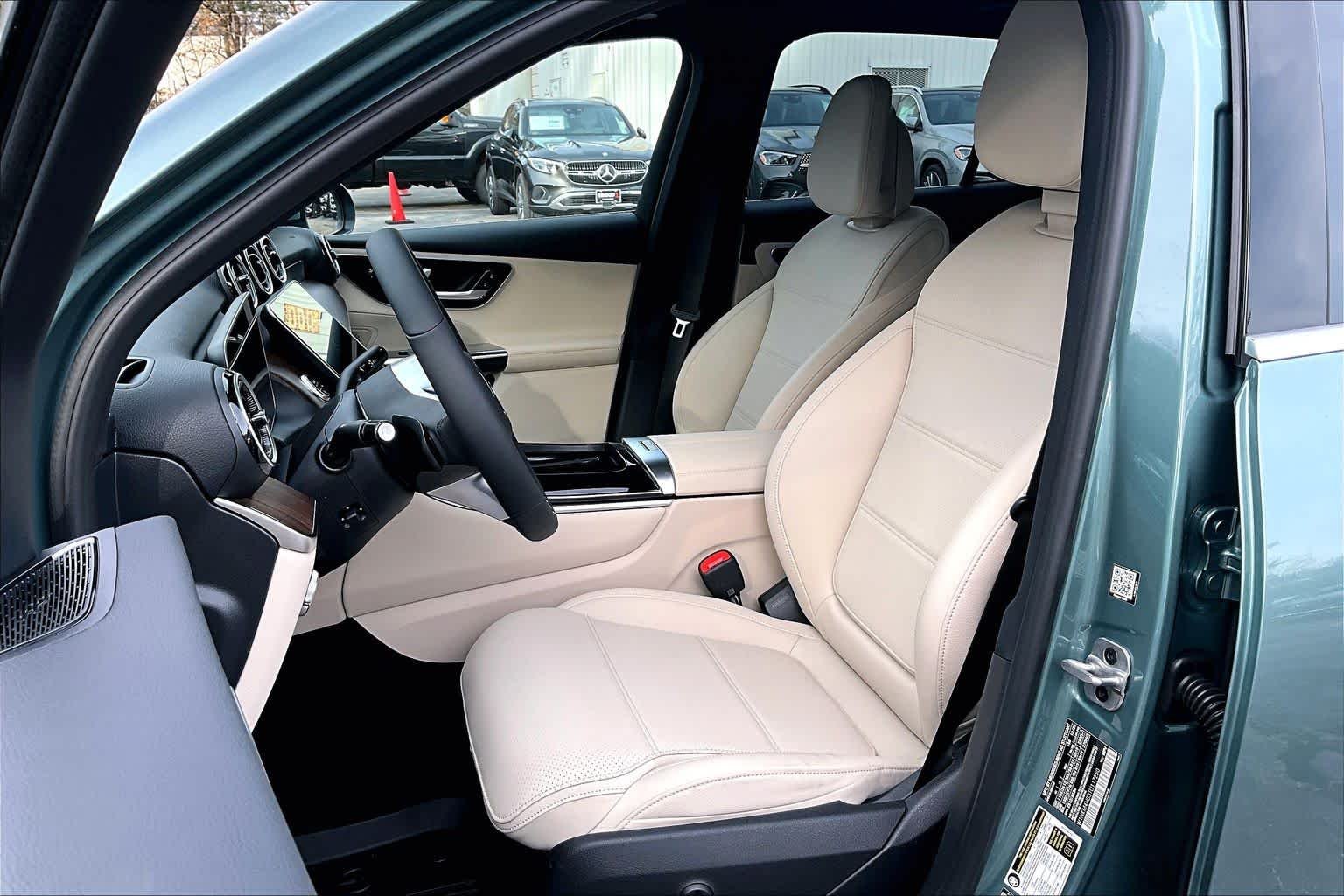 Used 2026 Verde Silver Metallic Mercedes-Benz GLC 300 image 13