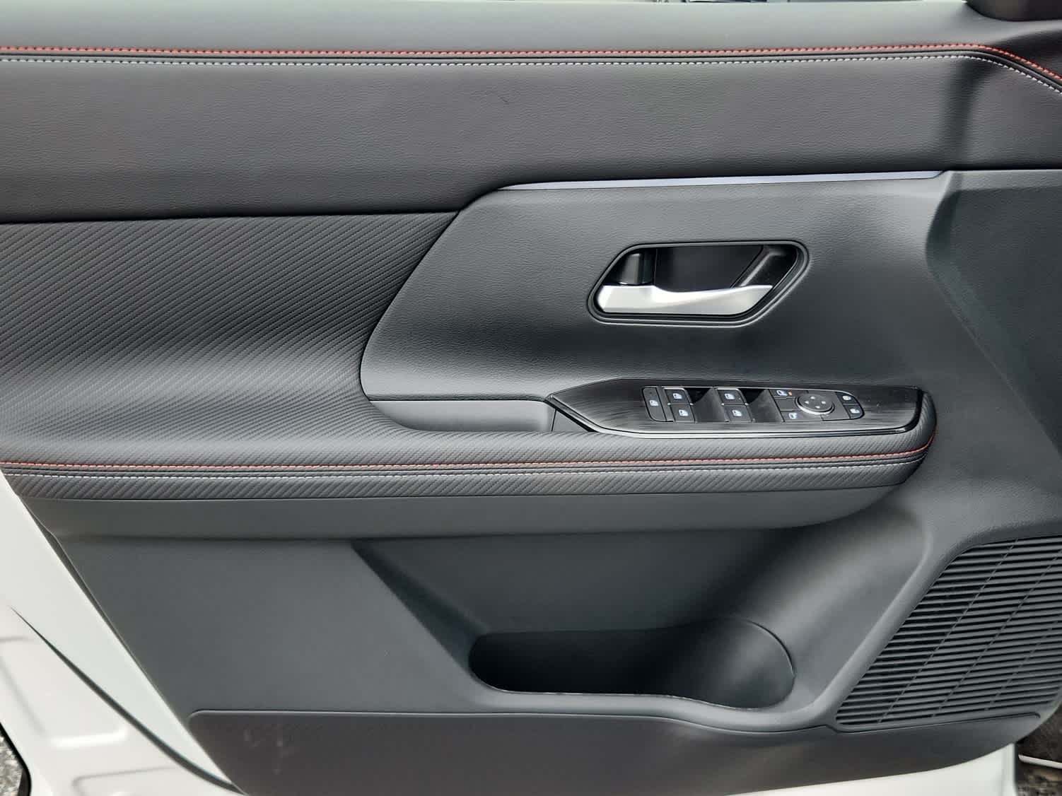 2025 Nissan Kicks SR - Photo 9