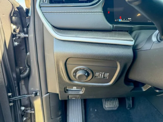 New 2026 Baltic Gray Metallic Clear-Coat Exterior Paint Jeep Altitude image 19