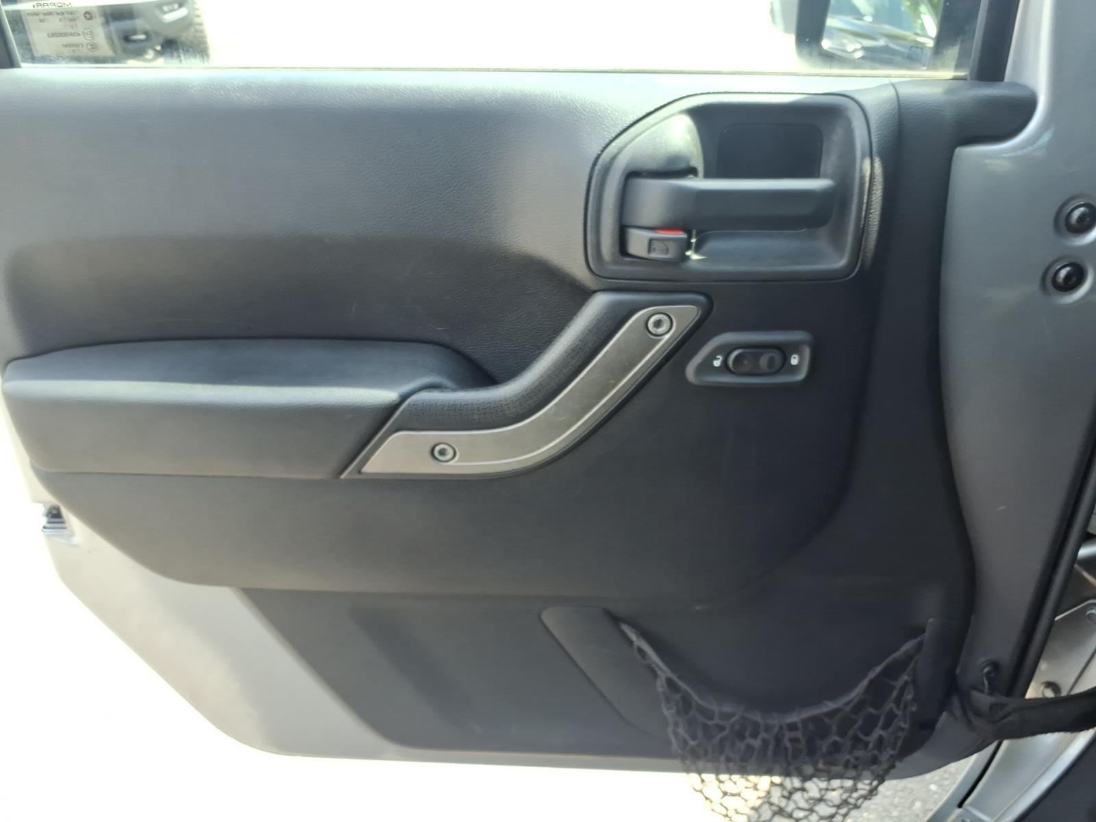 Used 2015 Billet Silver Metallic Clearcoat Jeep Sport image 27