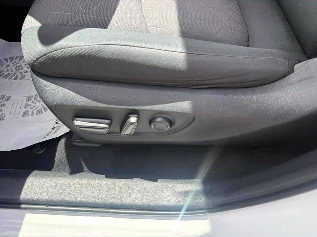 Used 2019 White Toyota XLE image 23
