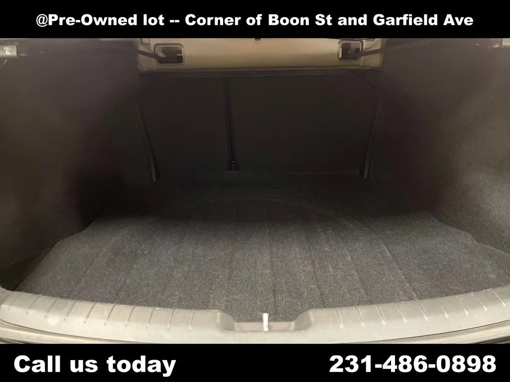 Used 2017 Black Hyundai SE image 27