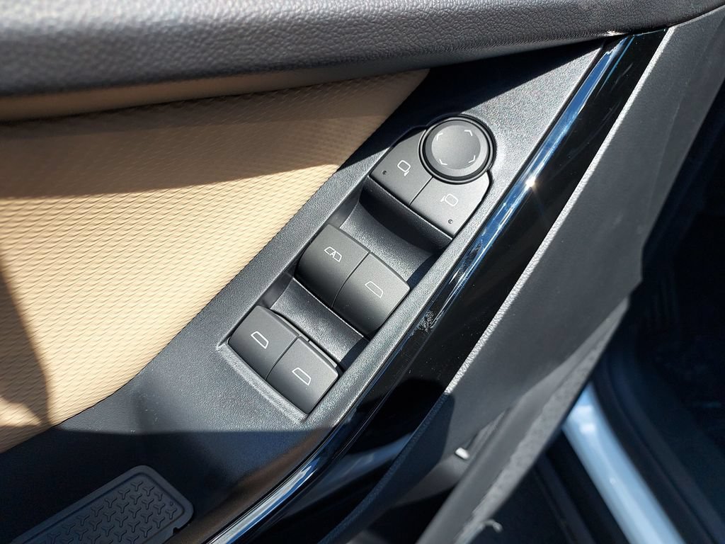 2027 Chevrolet Equinox ACTIV - Photo 11