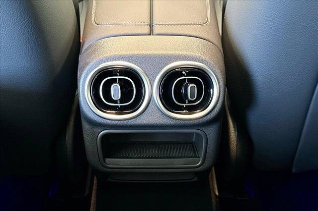 New 2026 MANUFAKTUR Moonlight White Metallic Mercedes-Benz GLC 300 image 53