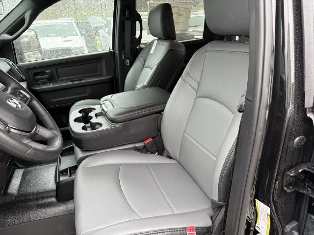 New 2027 Diamond Black Crystal Pearl-Coat Exterior Paint RAM Tradesman image 18