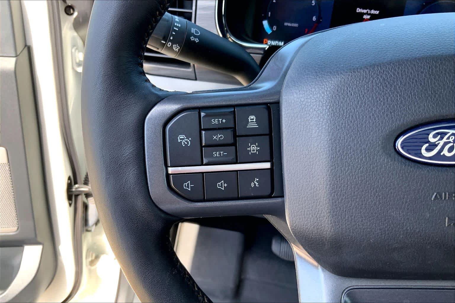 Used 2024 Star White Metallic Tri-Coat Ford LARIAT image 23