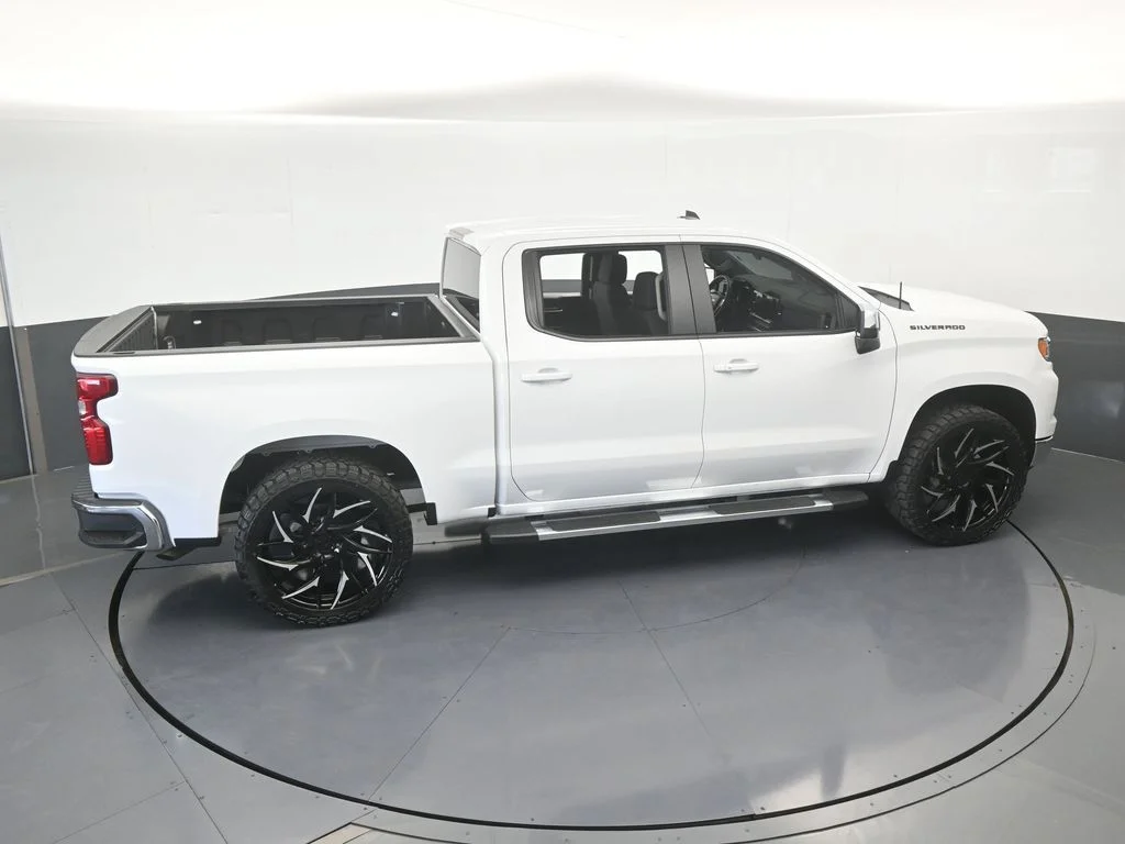 Used 2026 Summit White Chevrolet LT image 53
