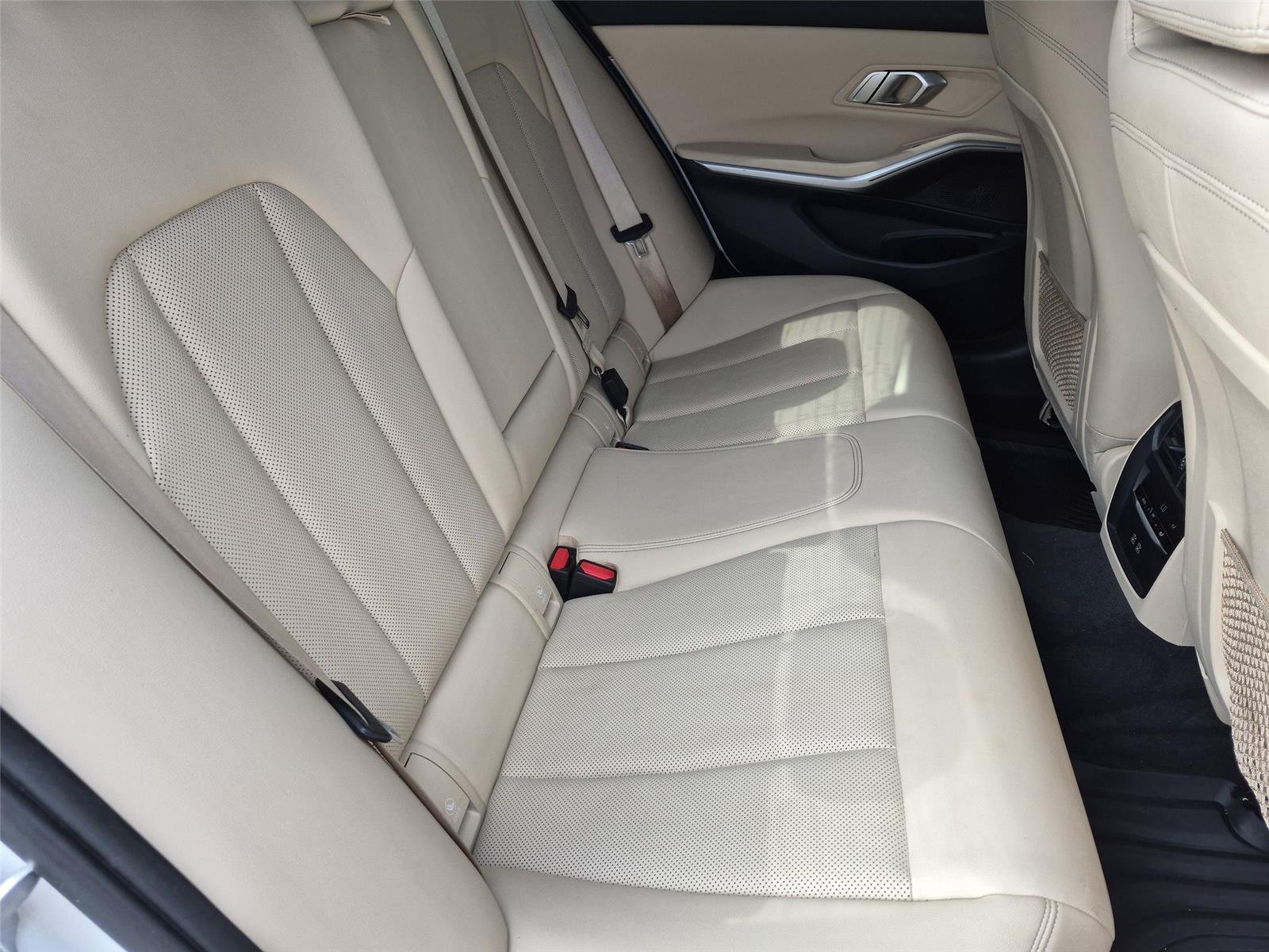 Used 2022 Mineral White Metallic BMW 330i xDrive image 35