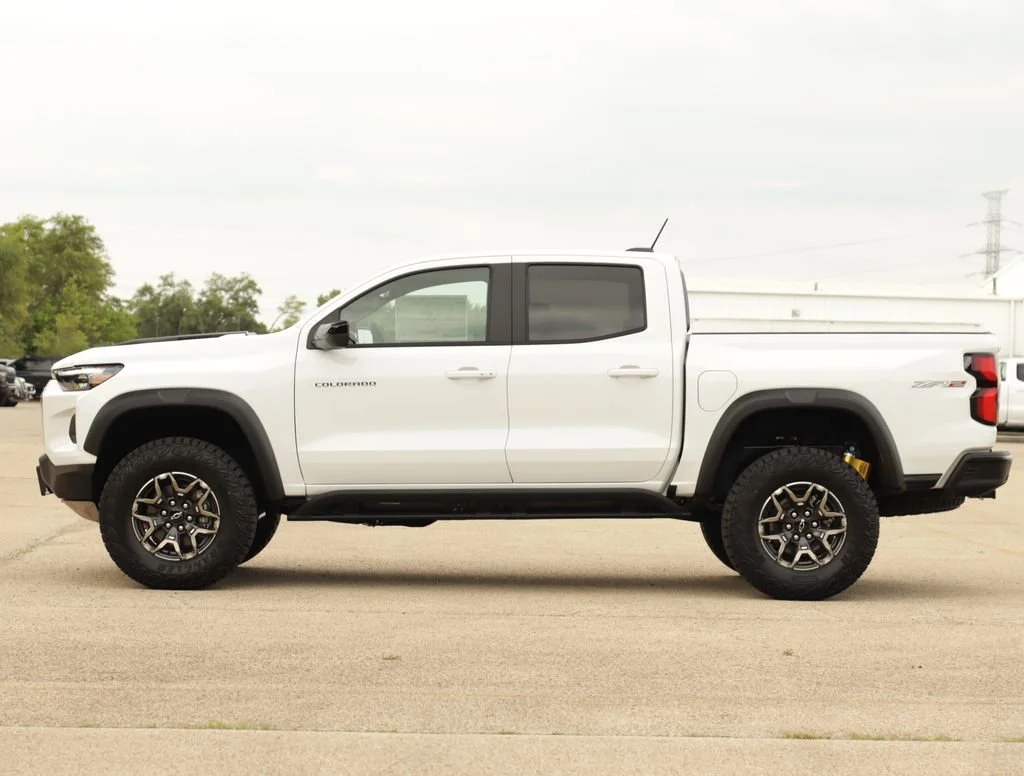 New 2026 Summit White Chevrolet ZR2 image 4