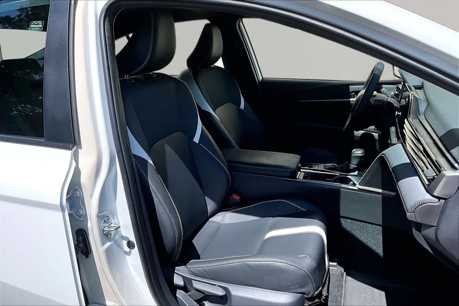 Used 2025 Ice Cap Toyota SE image 9