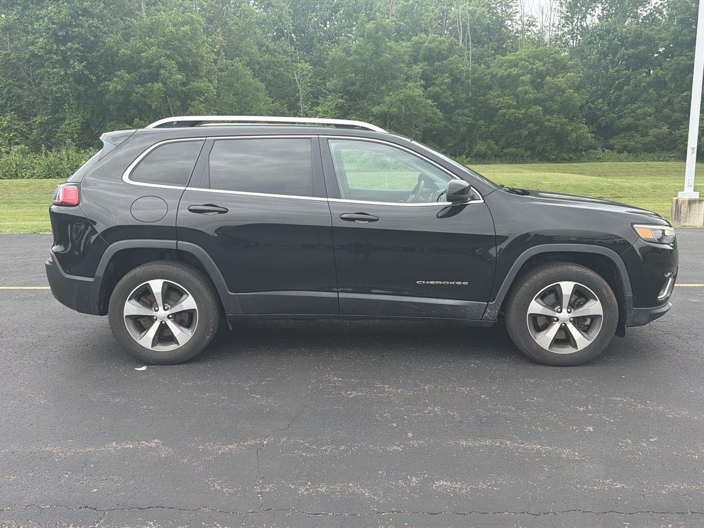 Used 2020 Diamond Black Crystal Pearlcoat Jeep Limited image 5