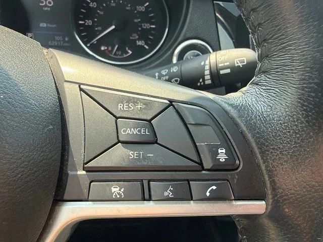 Used 2018 Gray Nissan SL image 21