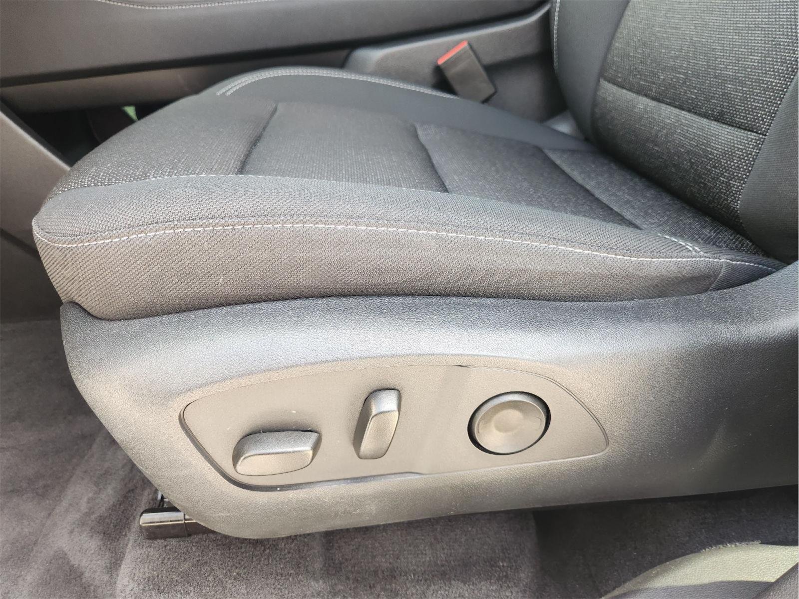 Certified Used 2025 Iridescent Pearl Tricoat Chevrolet LT image 25