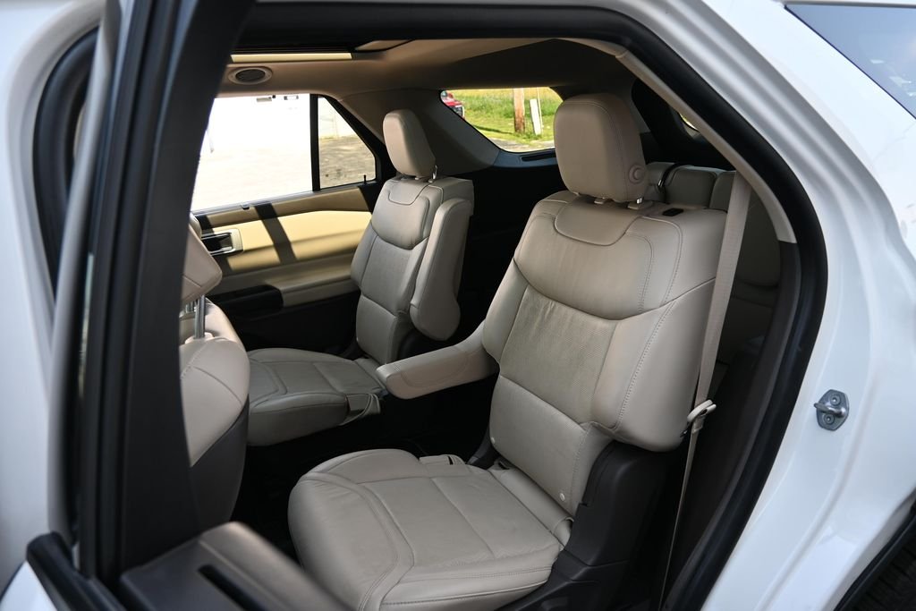 Used 2020 White Metallic Ford Platinum image 30