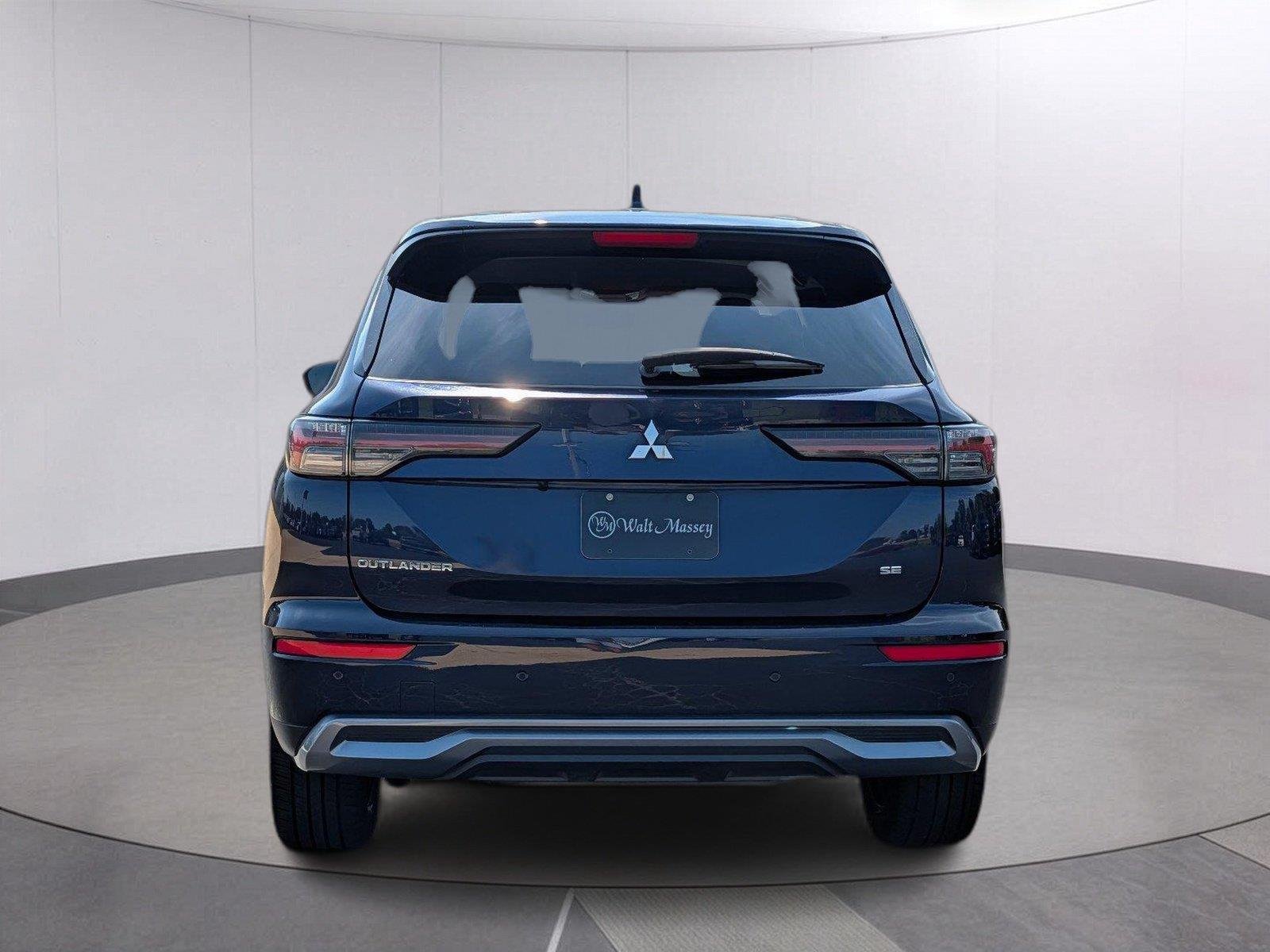 Used 2025 Cosmic Blue Metallic Mitsubishi SE image 4