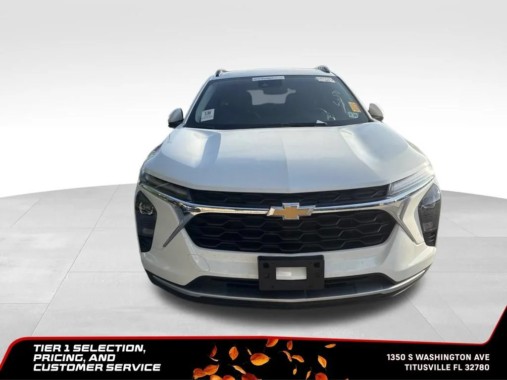 Used 2025 Summit White Chevrolet LT image 7