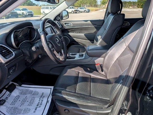 Used 2018  Jeep Summit image 9