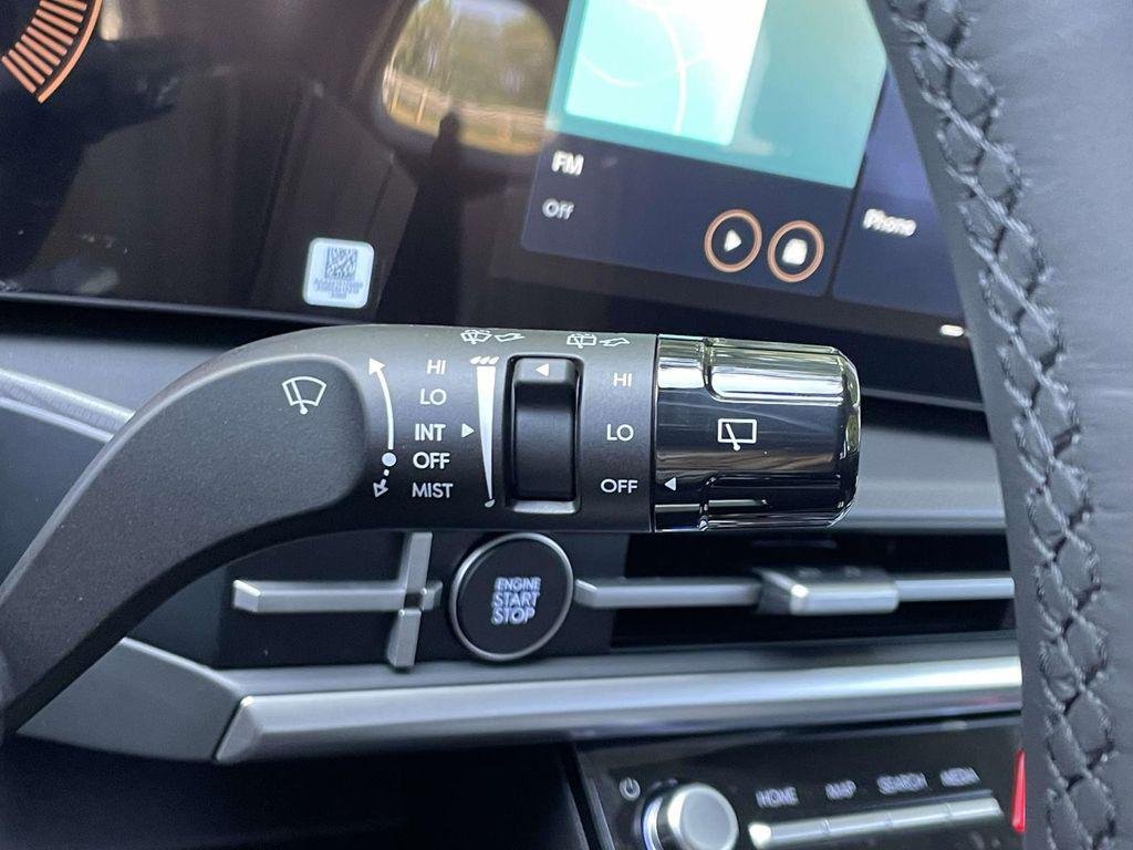 New 2027 White Hyundai SEL AWD image 28